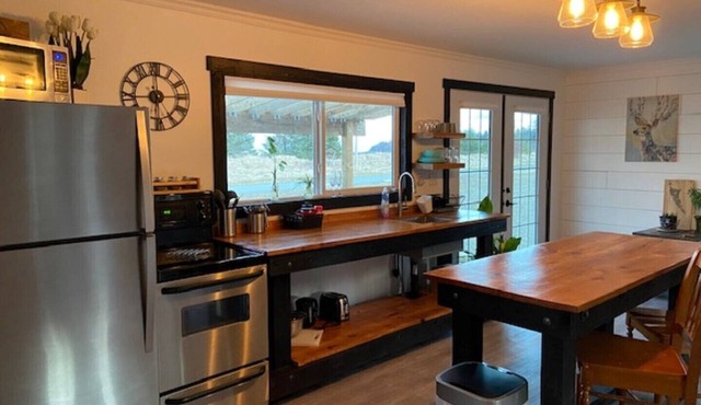 Sunrise Cabin Private Beach Front Accommodation sleeps 6