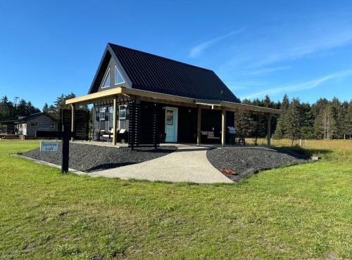 Sunrise Cabin- The Loft - secluded Beach front guest house