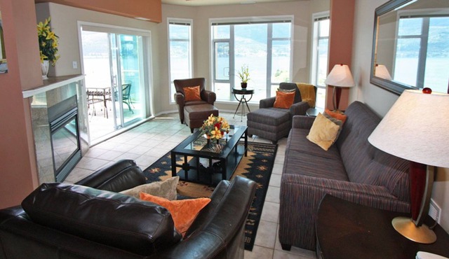 Sunset Waterfront Resort 1803 Lakeview, Pool, Beach, Downtown!