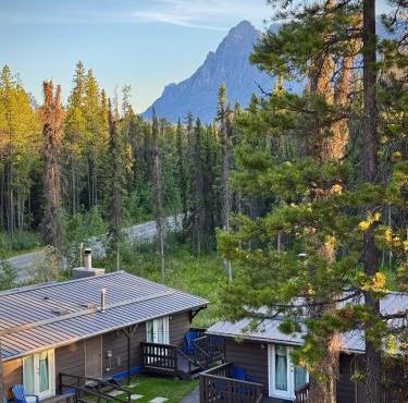 Sunwapta Falls Rocky Mountain Lodge