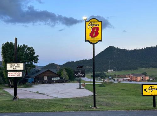 Super 8 by Wyndham Hot Springs