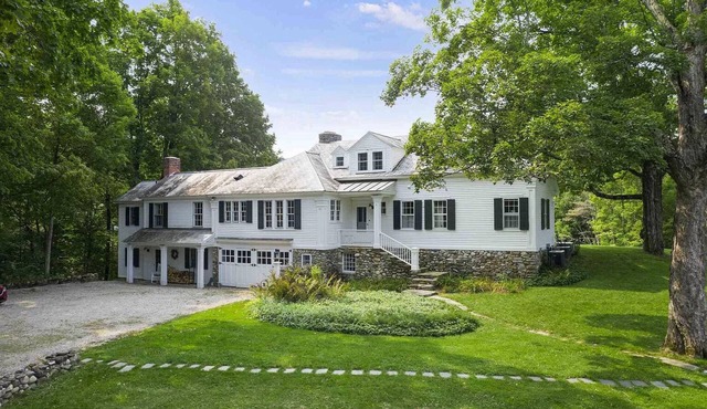 Super Private Estate w/Guest Cottage Near Center