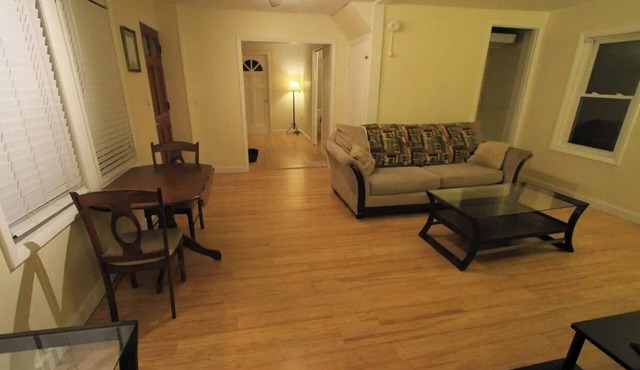 Superb 1-Bedrom Apt in Burlington's South End