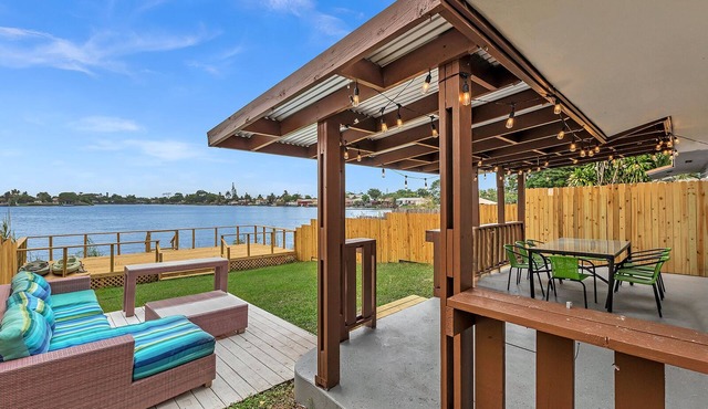 ★ SuperVilla ★ Lakefront ★ Sunsets, SUP, Grill