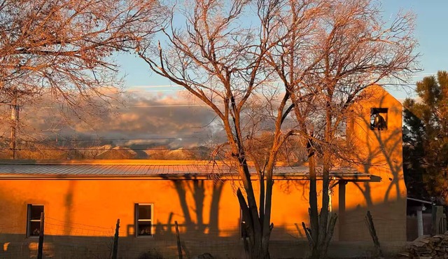 Taos Sky - next to an adobe Chapel – romantic and cozy