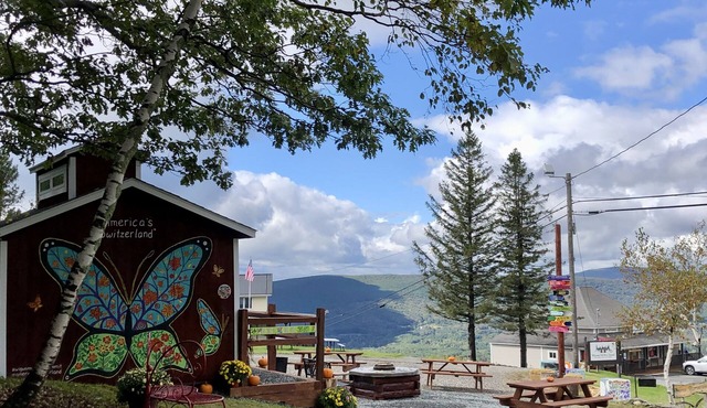 The Bear’s Den @ America's Switzerland