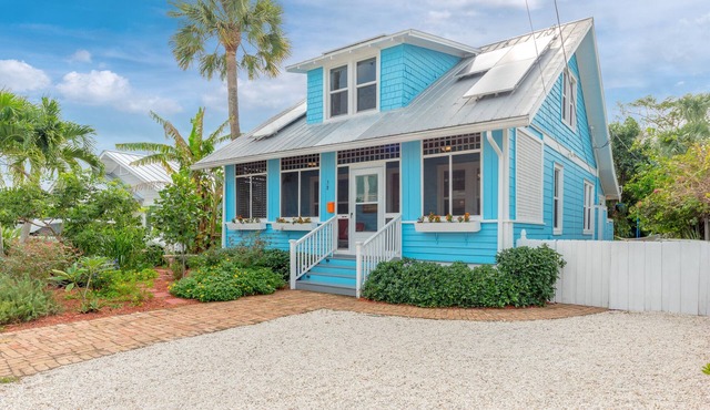 THE BLUE HOUSE AT OLD COLORADO INN