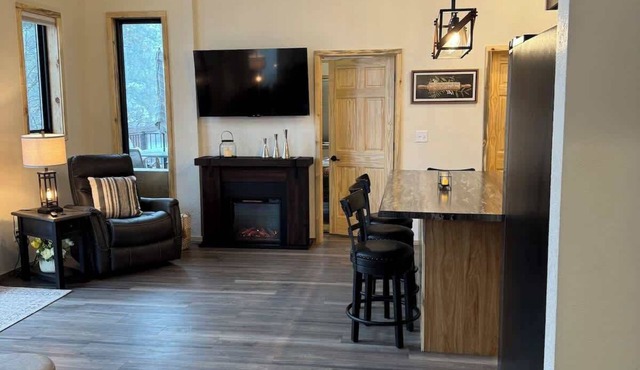 The Bonnie View Close to Mt. Rushmore with a Hot Tub!