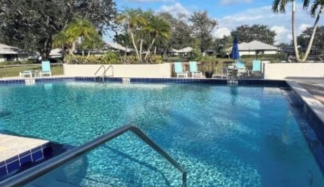 “The Bougie Bungalow” PGA National Club Cottage, newly renovated, new on market