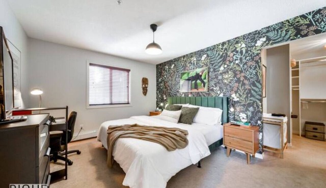 The Breakfast Club Suite - KingBed& AC - Patio - UG Park