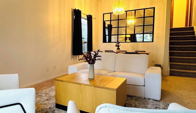 The Cozy Haven-Entire home in NW area of Calgary|Corporate Party|Family Friendly