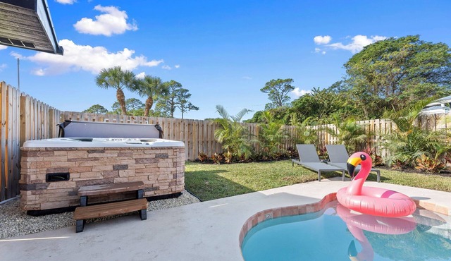 The Flamingo House: Pool, Hot tub, Game Room
