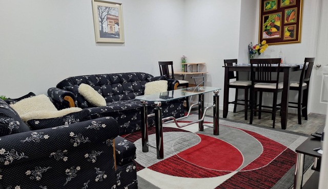 The Hampton Suite(close to the Airport & Downtown)