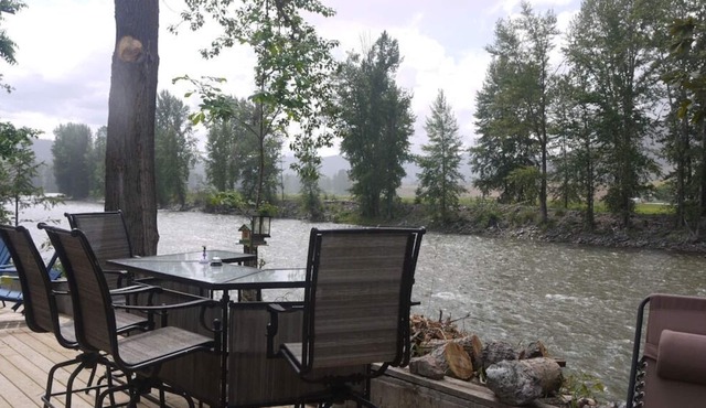 The Homestead is a peaceful Riverside Cottage