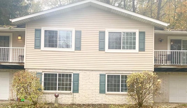 The House Hotels - 4 Beds, huge yard, secluded, and central!