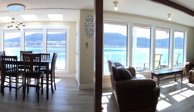 The LakeHouse - Lakeshore Property With Breathtaking Views - 6 bedrooms, 3 baths