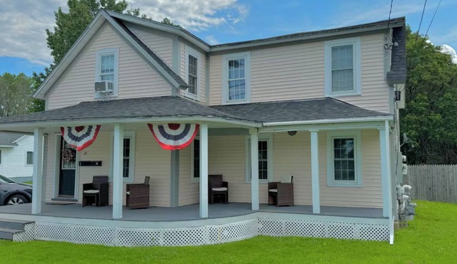 The Maple Retreat - St. Albans VT - Spacious 2-Bedroom Near Lake Champlain!