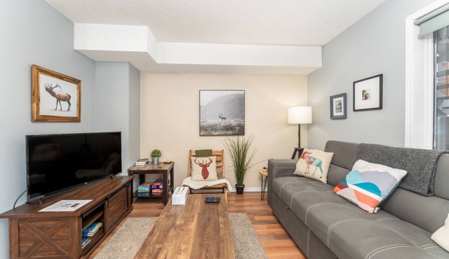 The Norquay | Pet-Friendly 2 Bed + Mtn View