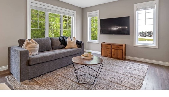 The Oar | No Service Fees | Balcony & BBQ | 55”TV