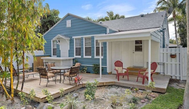 The Palm Cottage- 7 min drive to the beach