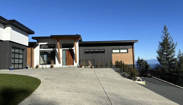 The Ridge Suite-Vancouver Island