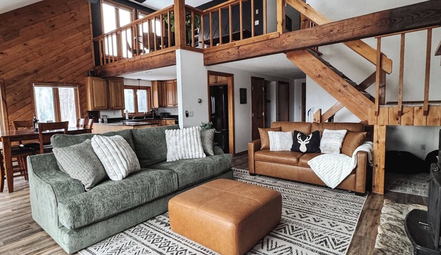 The Summit Haus: Cozy Condo with EPIC Mountain Views!