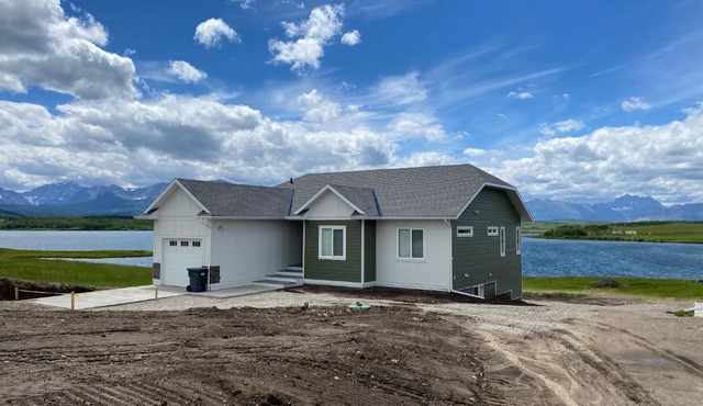 Thistle Ridge (Lower) New Waterton Lakes Area Waterfront Home