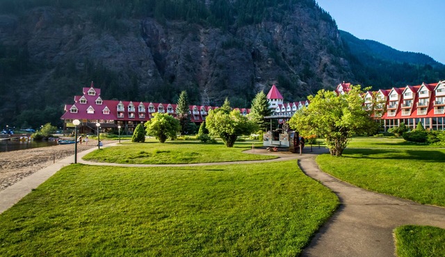 Three Valley Lake Chateau