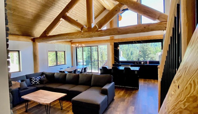 Timberwolf B Cabin at Sasquatch Mountain *HOT TUB* GAMES ROOM*
