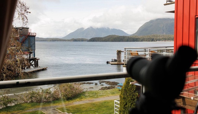 Tofino Waterfront Eco Condo - Waterfront downtown location