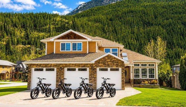 Top 1% - 4BR/E-Bikes/HotTub/Sauna/Massage Chairs