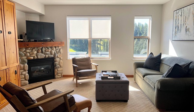 Top floor studio condo at Creekside - pet friendly, views, close to trails