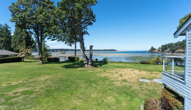 Top floor ocean view 2 bedroom, 2 bathroom condo!