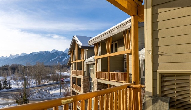 Top Floor with AC. Hot Tub. Mtn. Views