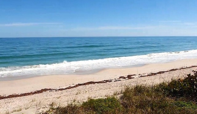 Townhome #5 Beachfront Property -Saltwater Pool-Private Beach- Sleeps 8