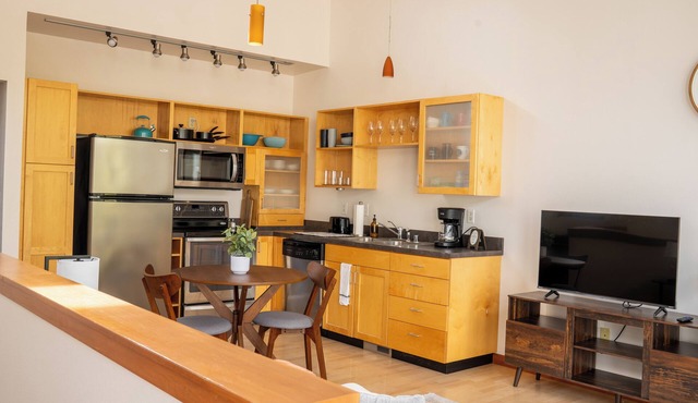 Townhome Hospital District King Bed + Garage