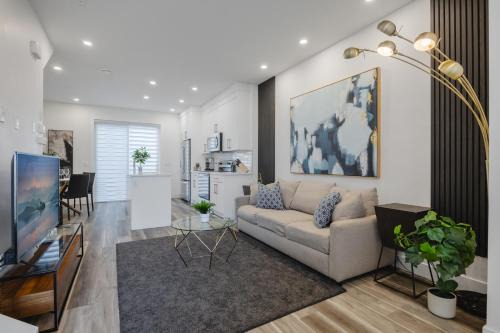 Townhome with Free Parking, Near Downtown