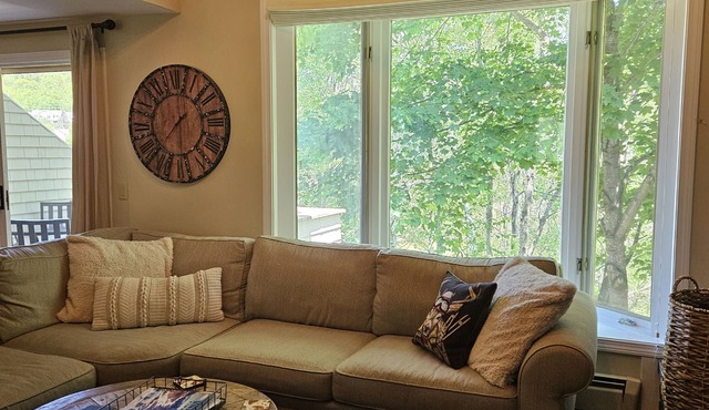 Townhouse in the Heart Of Iconic Jackson Village, New Hampshire
