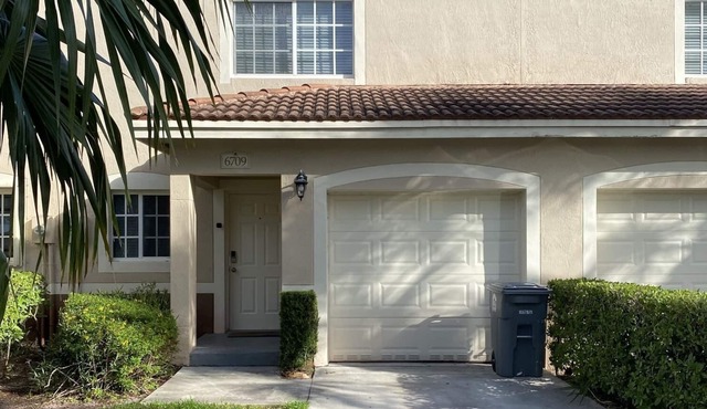 Townhouse with Grill near Delray Beach