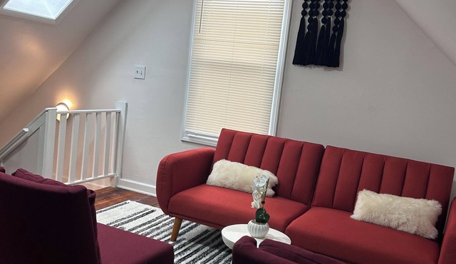 Tranquil 1-bedroom apartment with AC in vibrant Cleveland