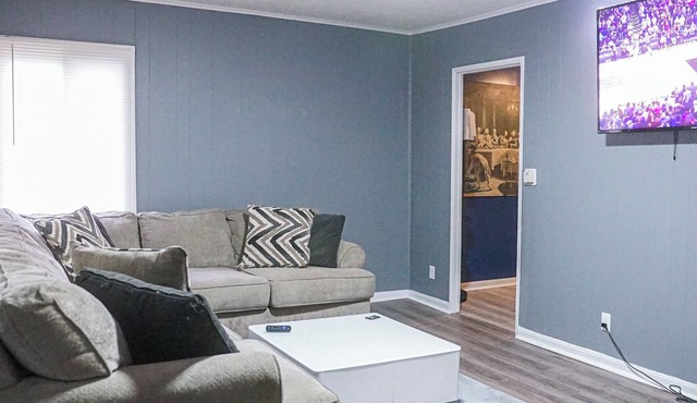 Tranquil 2-bedroom house with WiFi in Akron
