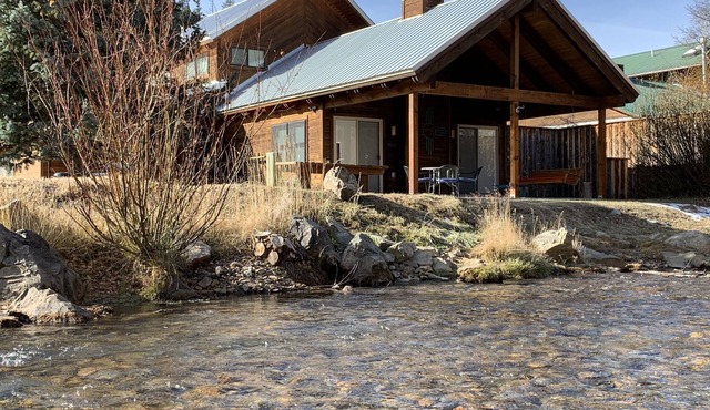Tranquil Little Cabin on the River with High Speed Wifi