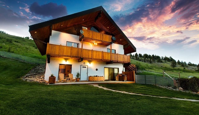 Tranquil Retreat near Castle Wildland Provincial Park (dog friendly!)