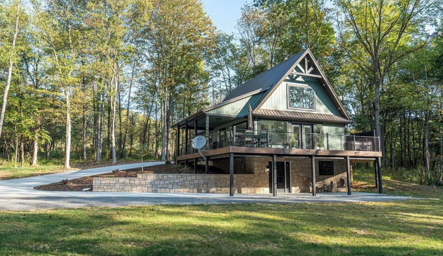 Tranquil Wooded Setting With Hot tub