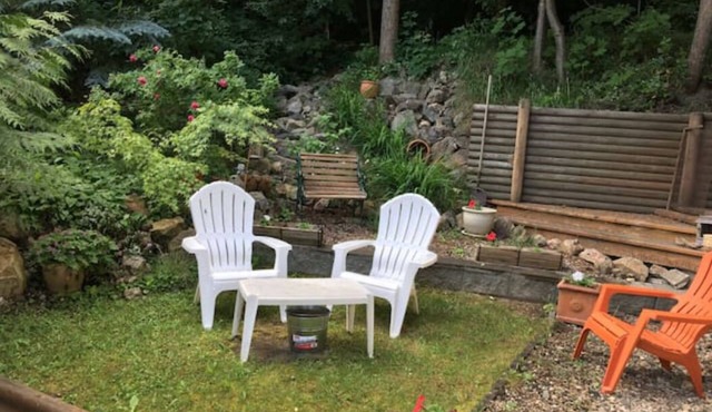 Travelers Den-Stay- Relax - Explore in Salmon Arm