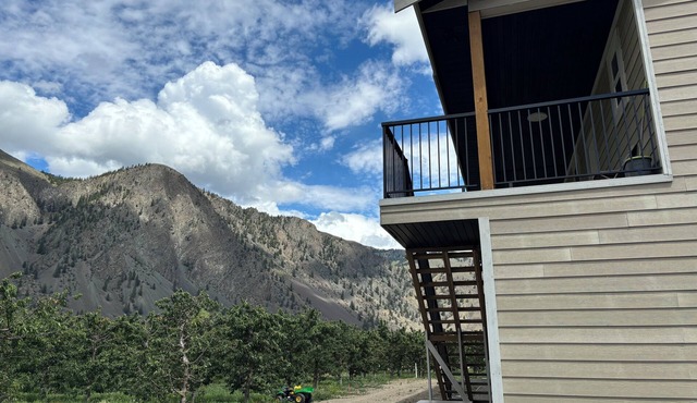 Tremendous 4-bedroom apartment in Keremeos with AC, WiFi, and all the amenities