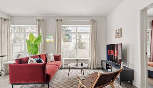 Trendy Boutique Condo | Near University | 5 min DT