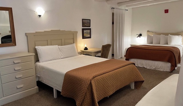 Triple Queen Room w/shared deck - 14