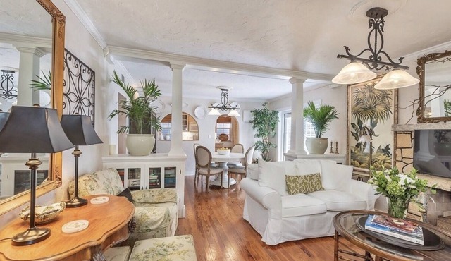 Tropical Designer House in the Heart of Antique Row WPB 5 min to the beach