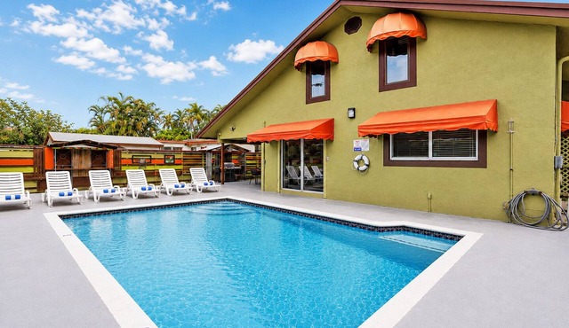 Tropical Oasis 6BR/4BR Villa Pool & Billiard Room
